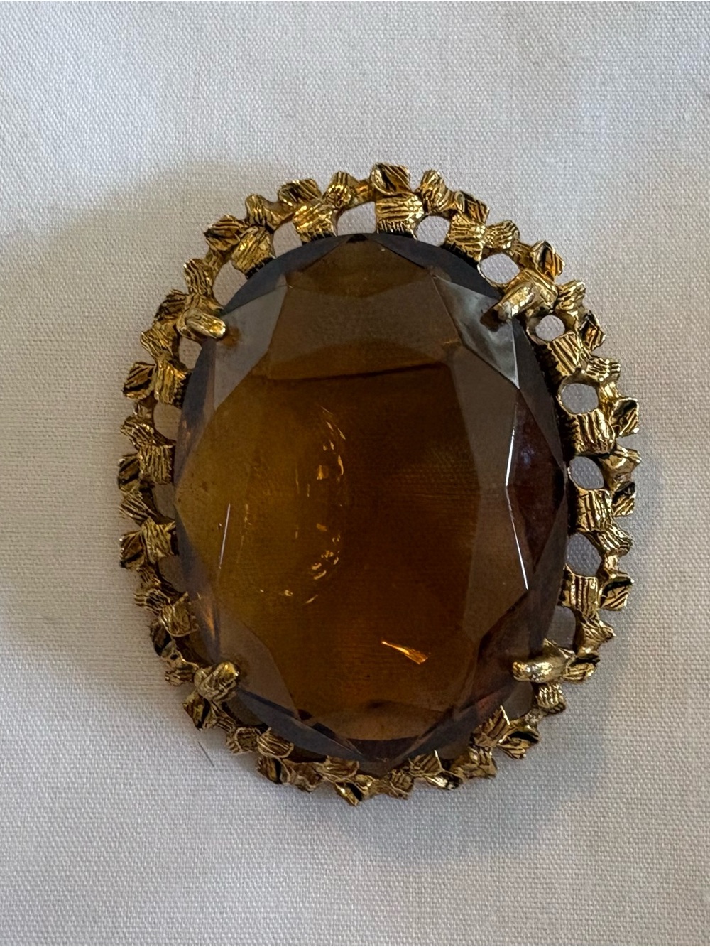 Source Unknown Gold-Tone Brooch with Amber Oval Stone